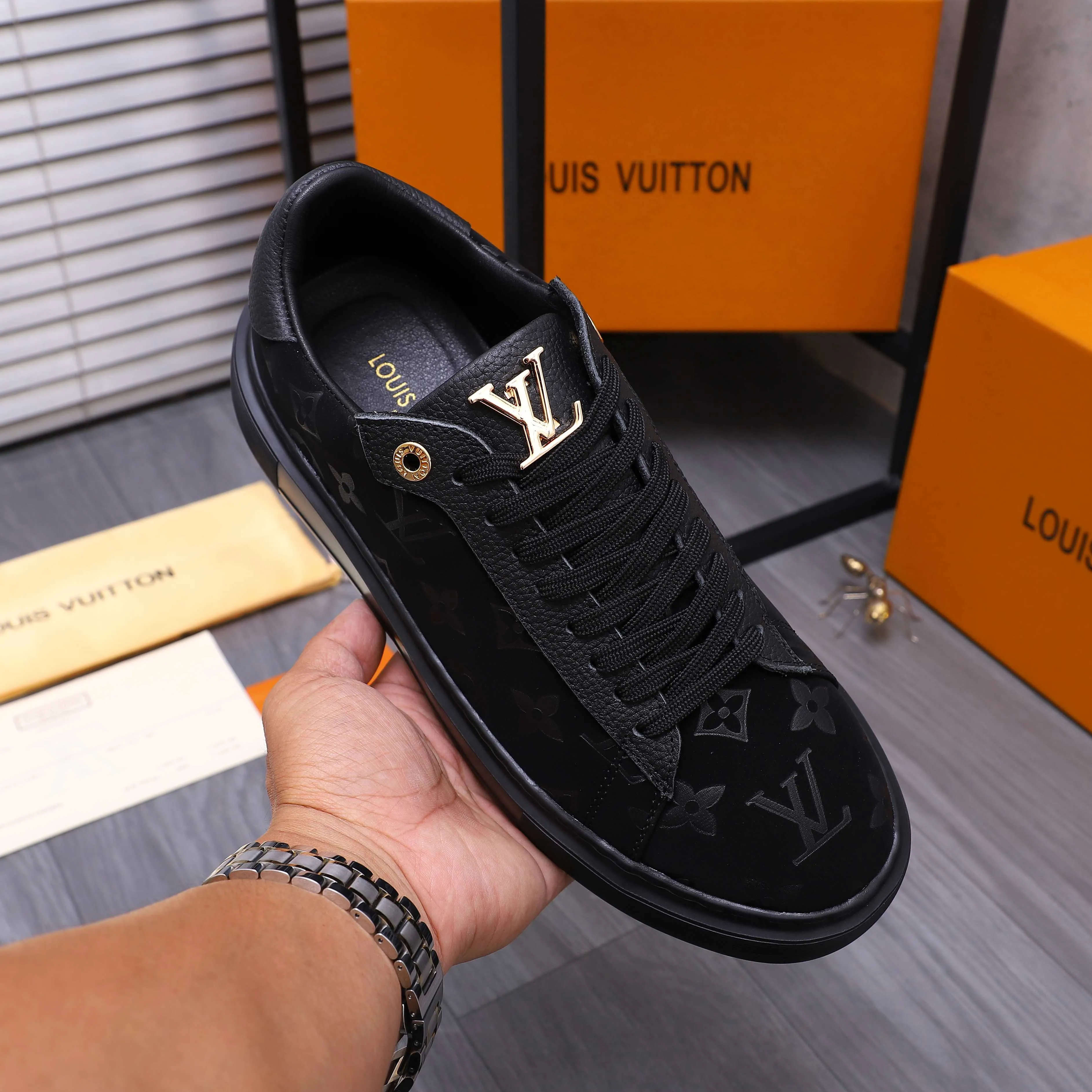 Men's shoes 💰442 Product trademark: LV [Louis Vuitton] Casual shoes True size. Size: 38-44 Product materials: Selected embossed frosted cowhide upper, sheepskin lining, cowhide insole, rubber outsole